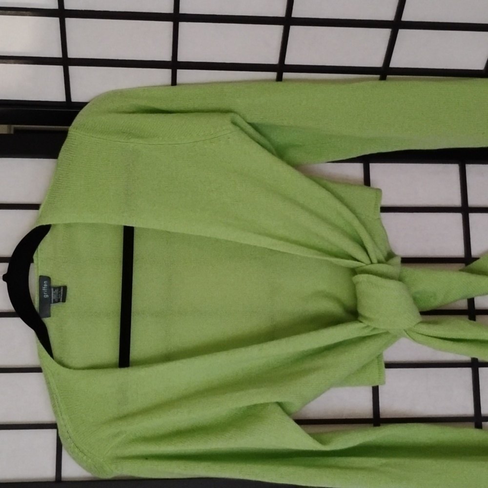 100% Cashmere Bolero/Shrug. Luxury Collection, Beautiful Apple Green